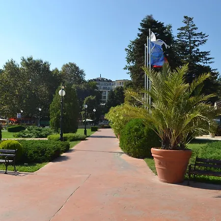 Апартхотел Sea View Iglika 2*